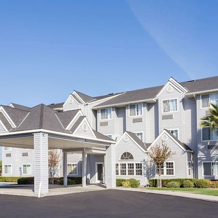 Microtel Inn & Suites Modesto Ceres Bagian luar foto