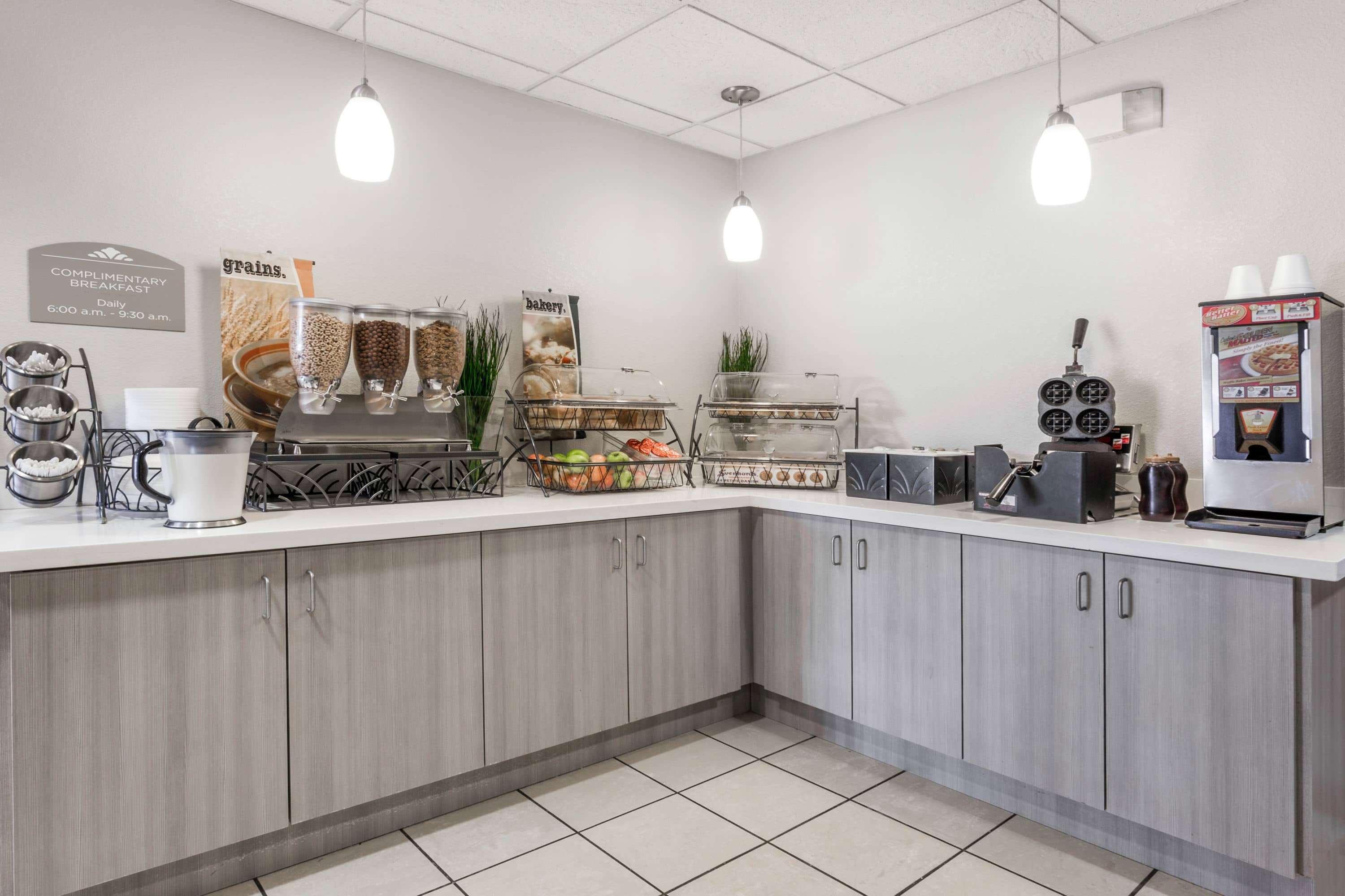 Microtel Inn & Suites Modesto Ceres Bagian luar foto