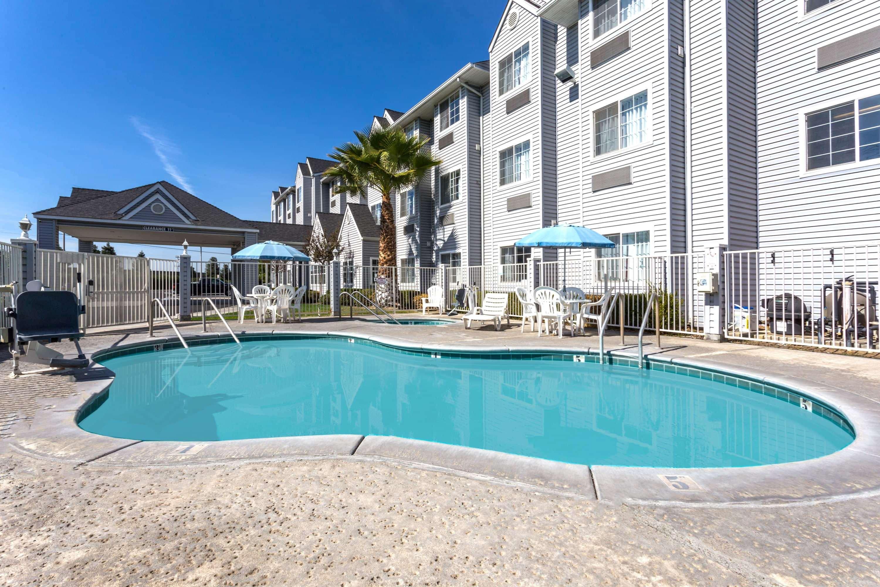 Microtel Inn & Suites Modesto Ceres Bagian luar foto