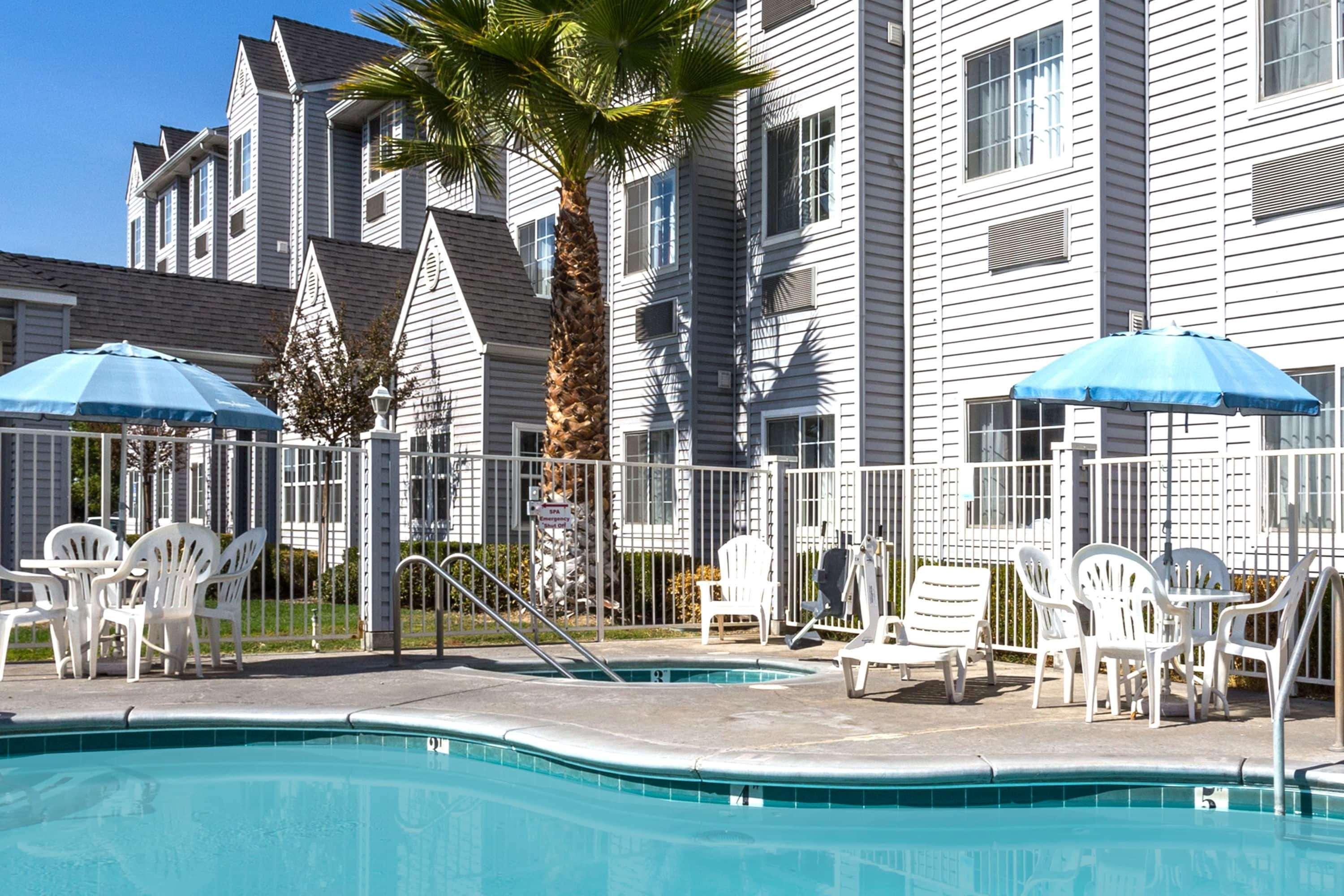 Microtel Inn & Suites Modesto Ceres Bagian luar foto