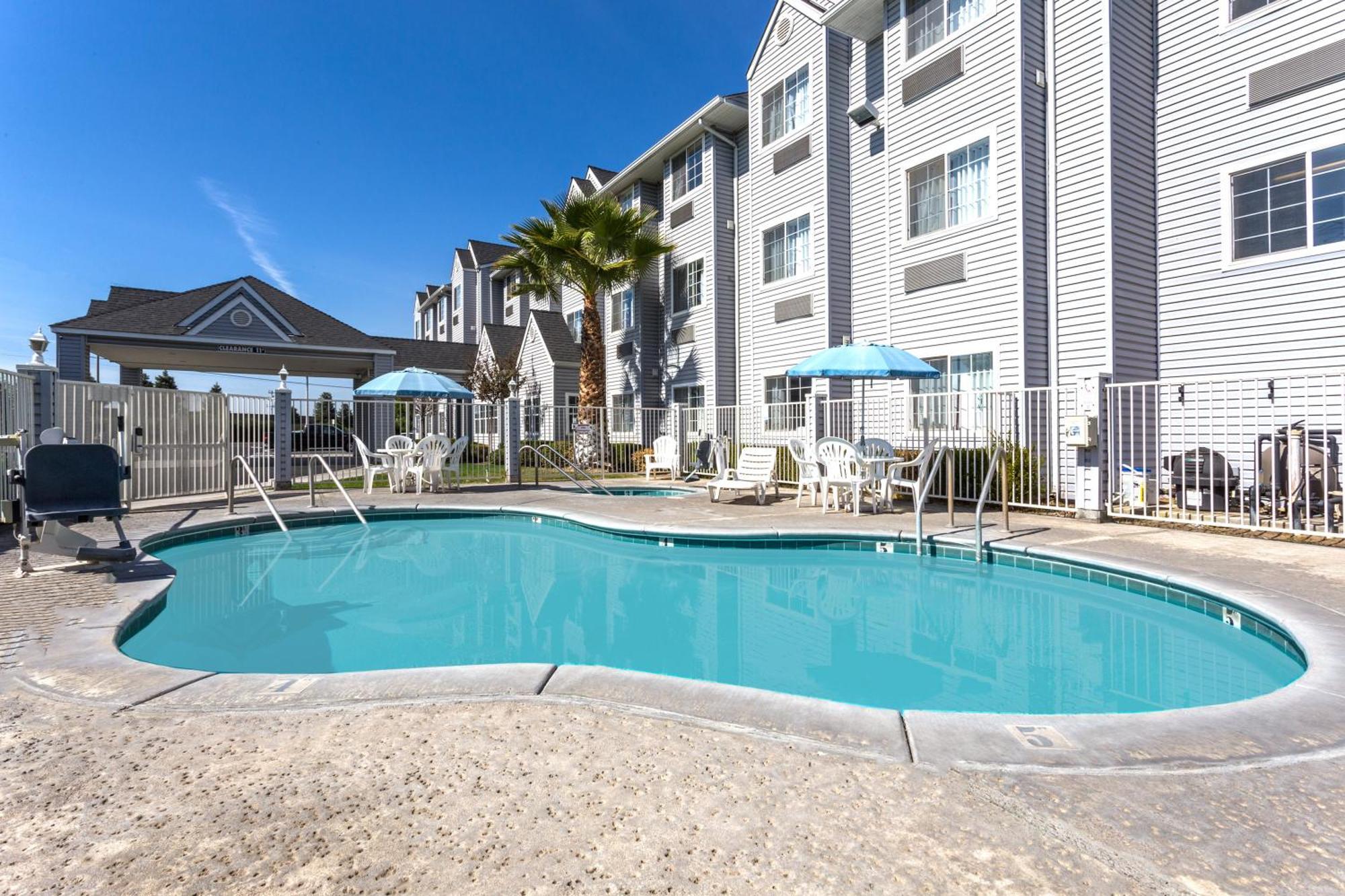 Microtel Inn & Suites Modesto Ceres Bagian luar foto
